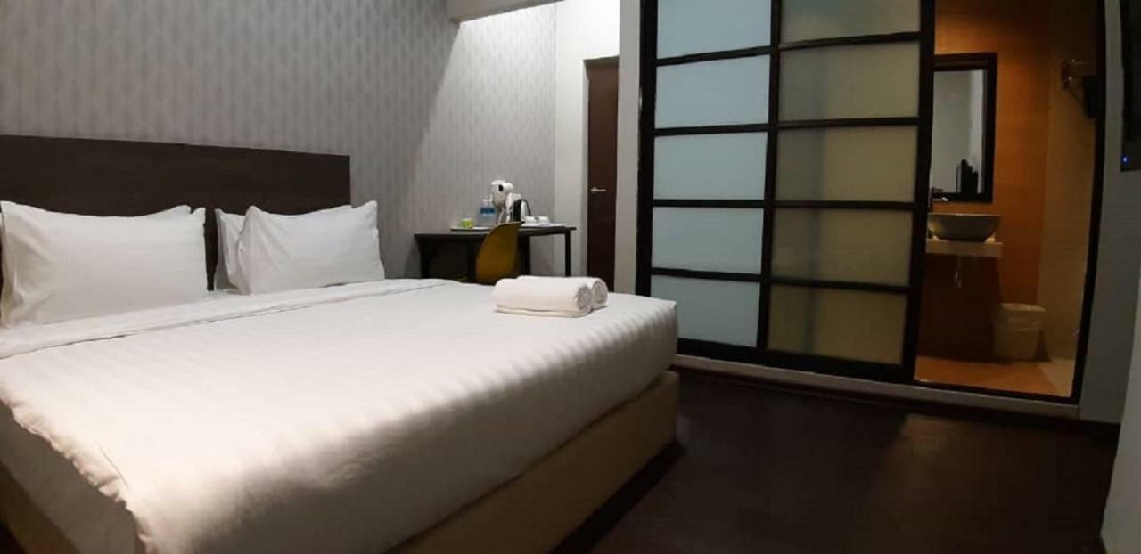 Miico Hotel @ Mount Austin Johor Bahru Buitenkant foto
