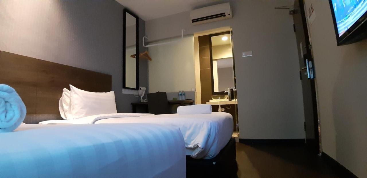 Miico Hotel @ Mount Austin Johor Bahru Buitenkant foto